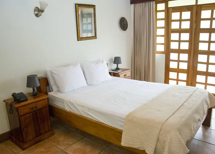 Acacia Hotel
