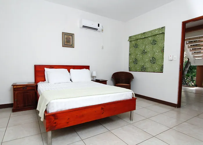 Acacia Hotel