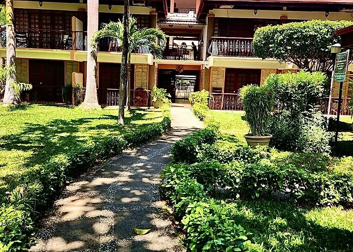 Acacia Hotel